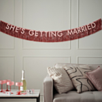 She's Getting Married Frynseguirlande