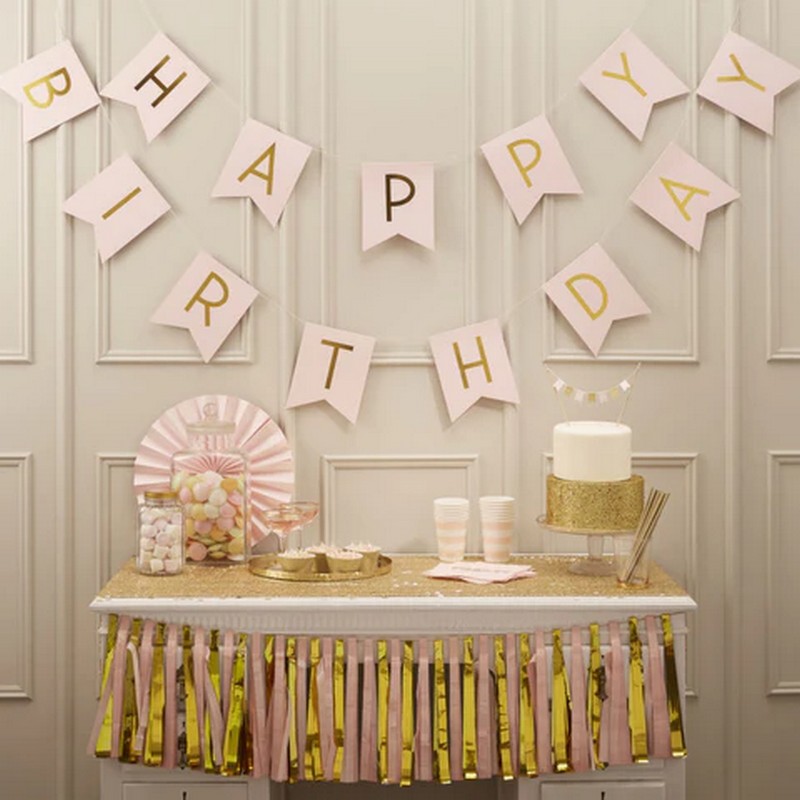valg af ideelle dekorationer til fødselsdagsfesten: temaer, borddækning, balloner og meget mere
