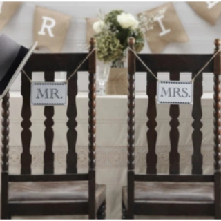 Mr. & Mrs. Stole Skilt