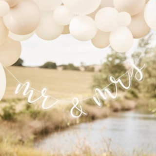 Mr & Mrs Akryl Guirlande