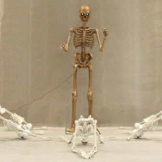 Kæmpe Skelet Med Lyd 240 cm