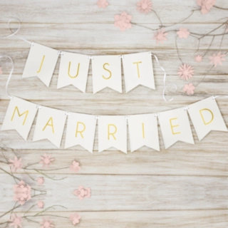 Just Married Flagguirlande Hvid/Guld
